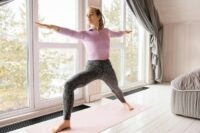 5 Olahraga Sederhana yang Bisa Dilakukan di Kamar, Wajib Dicoba!