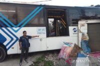 Bus Transjakarta Tabrak Ruko, Enam Orang Luka