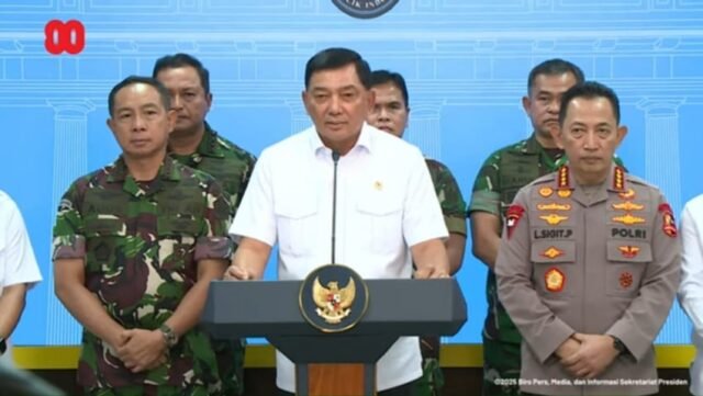 presiden-minta-polri-dan-tni-solid-bekerja-sama-dan-samasama-bekerja-ciptakan-keamanan-dan-kenyamanan-myw.jpg
