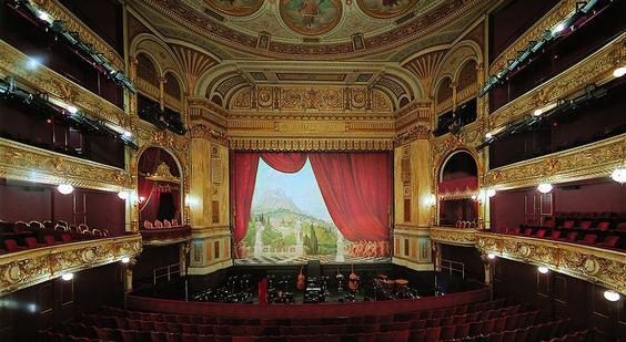 tegaraya.com - background seni teater (5).jpg