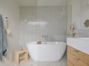 5 Desain Kamar Mandi Minimalis 2×2, Ruang Terlihat Lebih Luas