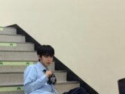 8 Gaya Jalan OOTD Jeongwoo AHOF, Multifungsi!