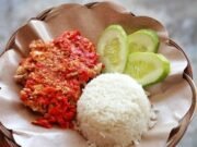 Jelajahi 3 Tempat Ayam Geprek dengan Sambal Terenak di Surabaya!