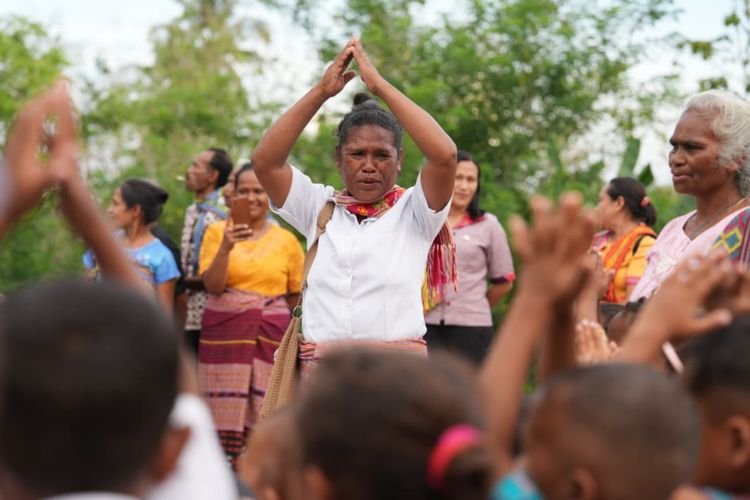 Setelah Videonya Diperhatikan Prabowo, Guru di NTT Akhirnya Diangkat PPPK: Sampai Tak Bisa Berjalan, Sa Baru Berhenti Mengajar