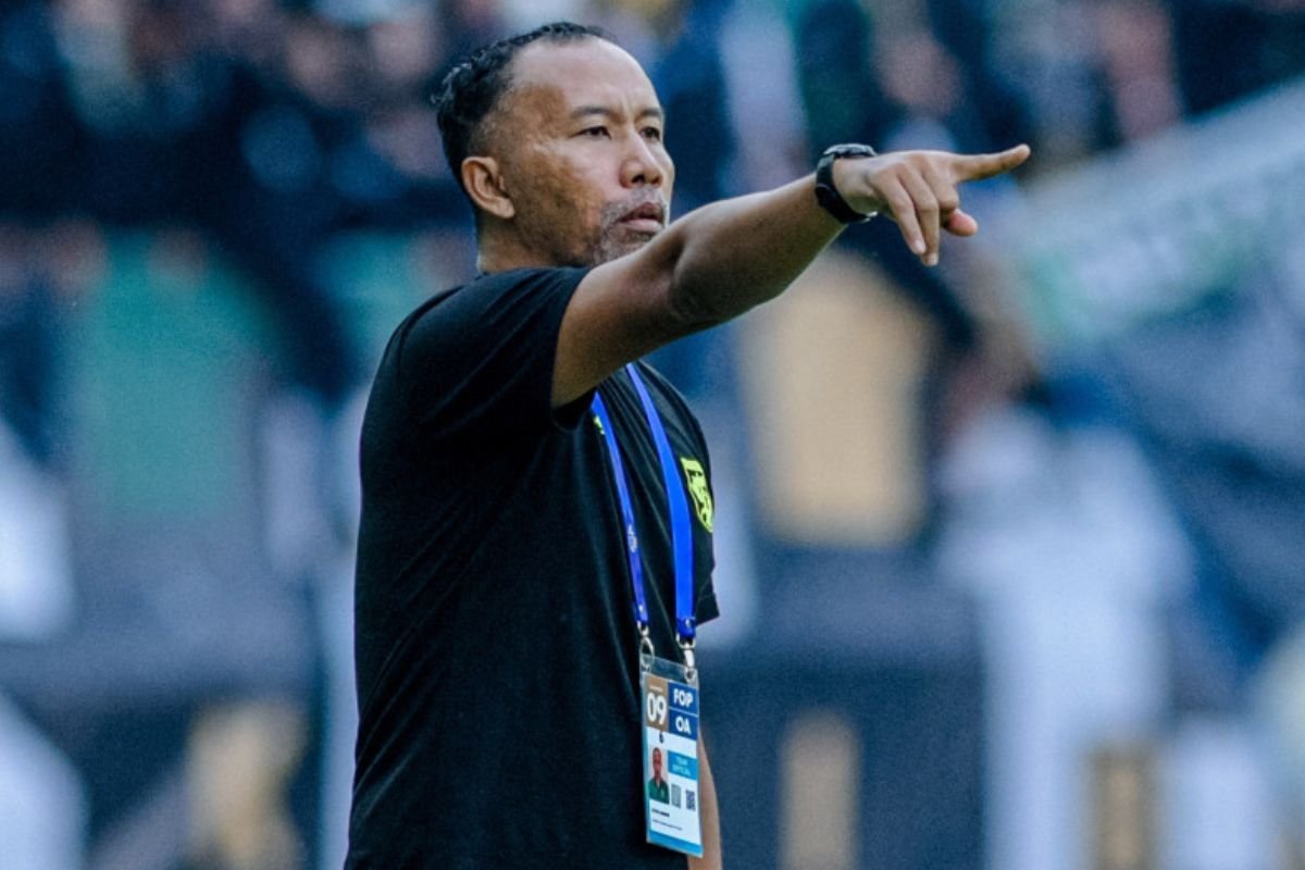 Uston Nawawi Kecewa! Persebaya Kecolongan di Akhir Pertandingan Lawan Bhayangkara FC