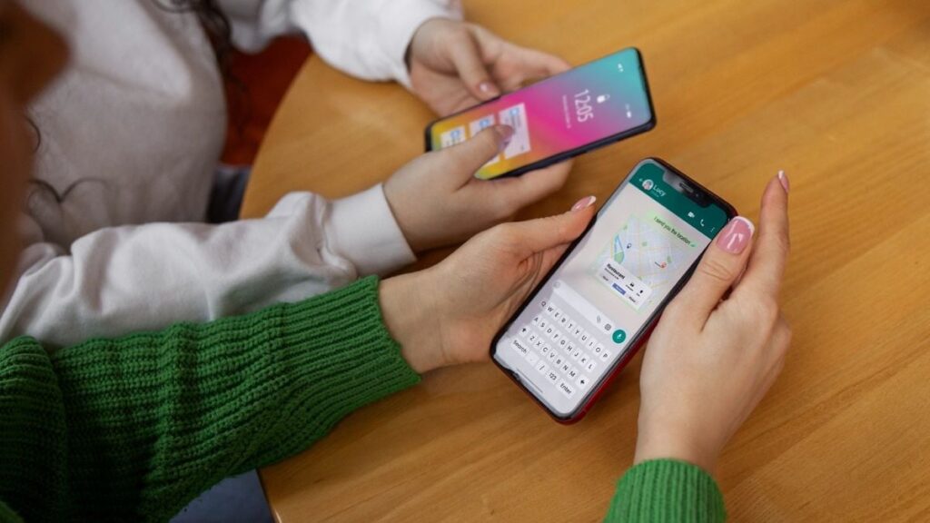 Ini 4 HP Terbaik 2025 yang Sederhana dan Nyaman untuk Lansia