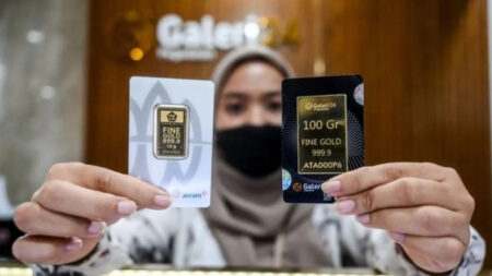 Harga emas Antam melonjak Rp 2,5 juta per gram pada Senin 22 Desember 2025
