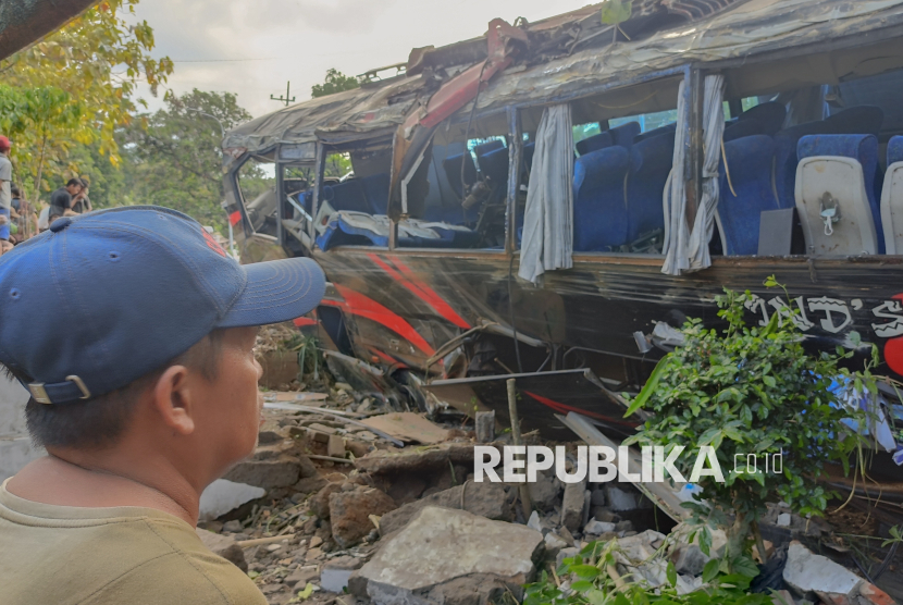 Jasamarga Semarang Batang Tangani Cepat Kecelakaan Bus di Tol Batang-Semarang