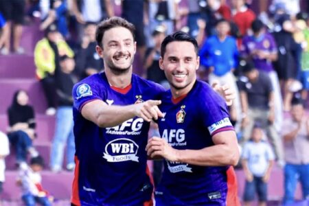Ezra Walian Jadi Bintang di Super League Kediri