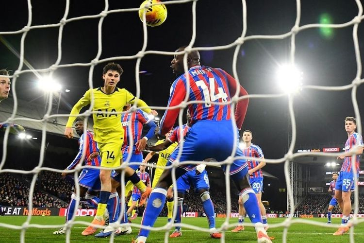 Tottenham Cetak Kemenangan Kunci, Thomas Frank Pujikan Semangat Tim