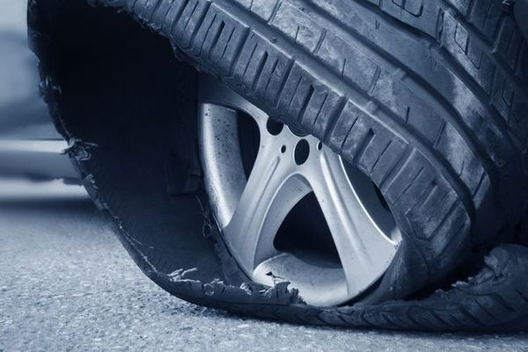 Tips liburan aman: Cegah ban pecah di jalan tol
