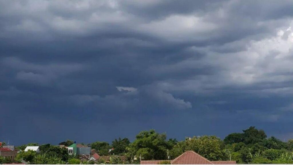 Prakiraan Cuaca Jakarta: Hujan Ringan Hari Senin 22 Desember