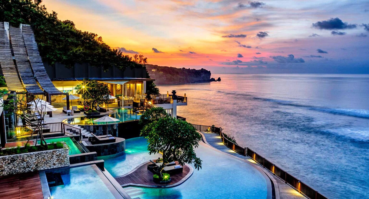 Bali sepi, pengemudi dan pemandu wisata kecewa dengan tamu sedikit, PHRI: turis tiba di akhir tahun baru