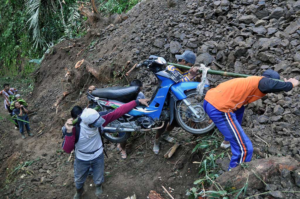 Ratusan Warga Terisolasi, Mangku Bulat Asing di Tanah Sendiri, Pansus TRAP Desak JH Buka Akses