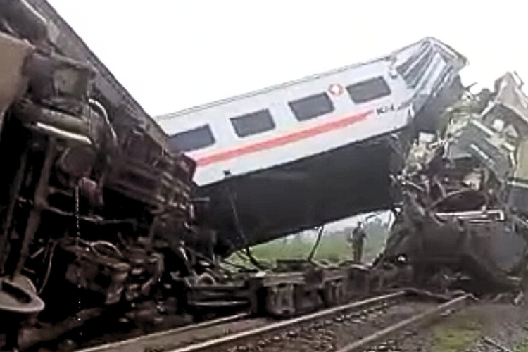 Panas El Clasico Meledak di Cirebon, Jakmania Hampir Bertabrakan dengan Viking di GCM