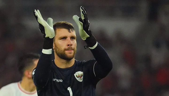 Kejutan Transfer: Maarten Paes Kembali ke Eredivisie dengan Kontrak Hingga 2029