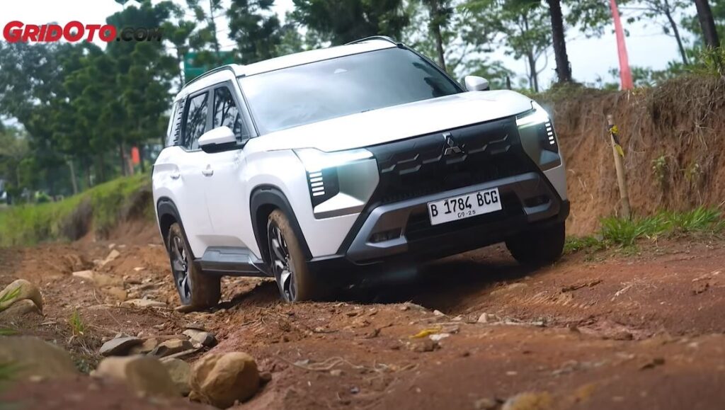 Mobil dan smartphone menyatu, ini keunggulan Mitsubishi Connect di Destinator