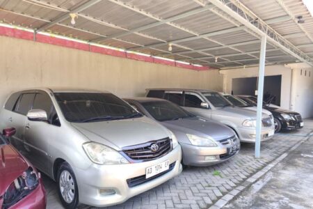 Cara cepat tahu mobil bekas pernah tabrak: cek bagian mesin saja