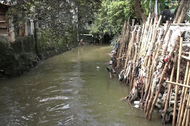 Kali Krukut Meluap, 22 RT dan 33 Jalan Terendam Banjir