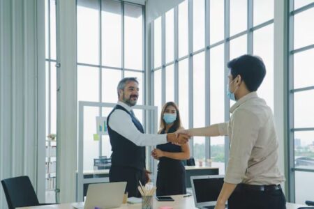 Orang Berusia Tua yang Hargai Diri Tak Akan Menerima 4 Perilaku Ini