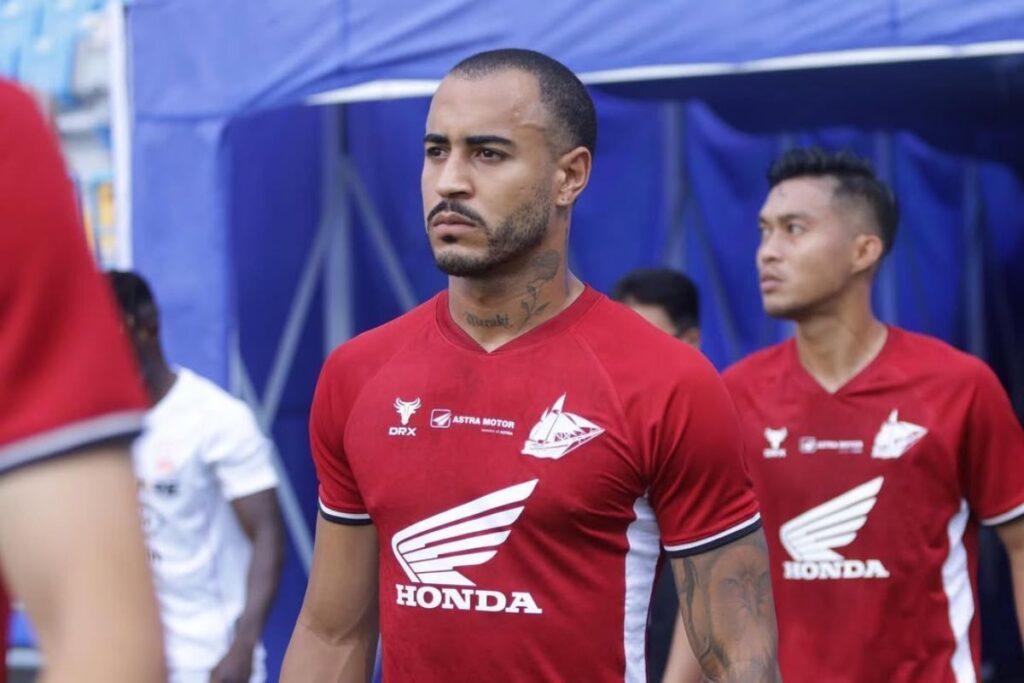Saling Berebut Bintang Brasil Rp6,08 Miliar antara Persebaya dan Arema FC!