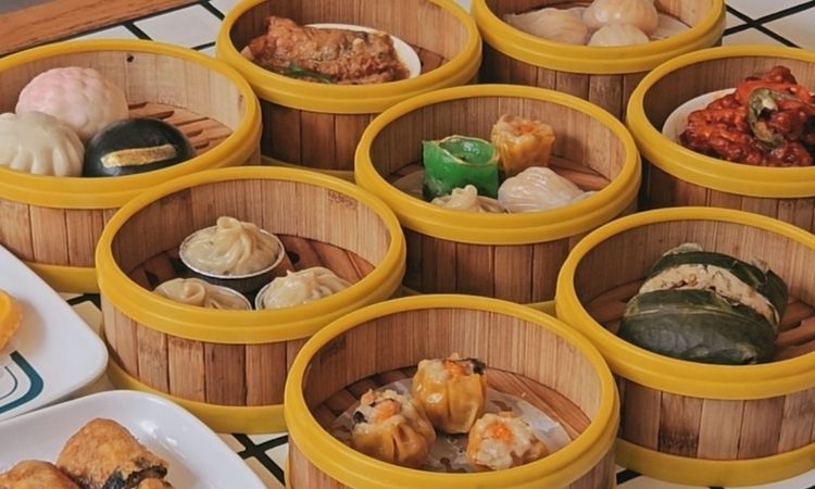 7 tempat makan ramai di dekat Stasiun Bandung meski liburan selesai