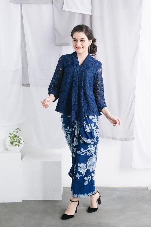 28 model kebaya brokat modern terbaru, sederhana dan anggun!