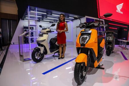 Penjualan mobil 2025 turun, motor naik sedikit