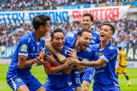 Persib Makin Mengesankan, Juara Paruh Musim dan Kebobolan Paling Sedikit