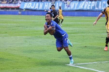 Bandung Dingin, Persib Kalahkan Persija dan Jadi Juara Paruh Musim