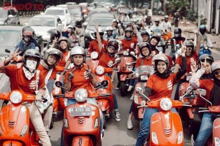 Ladies, Tempat Aman Simpan Tas Kosmetik Saat Naik Motor