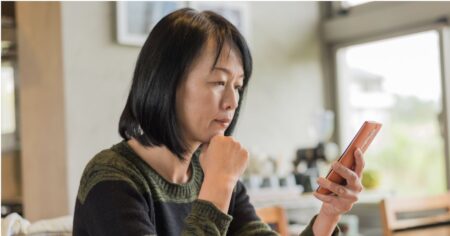 7 Kekuatan Ingatan Orang Tua yang Hilang di Era Ponsel Modern