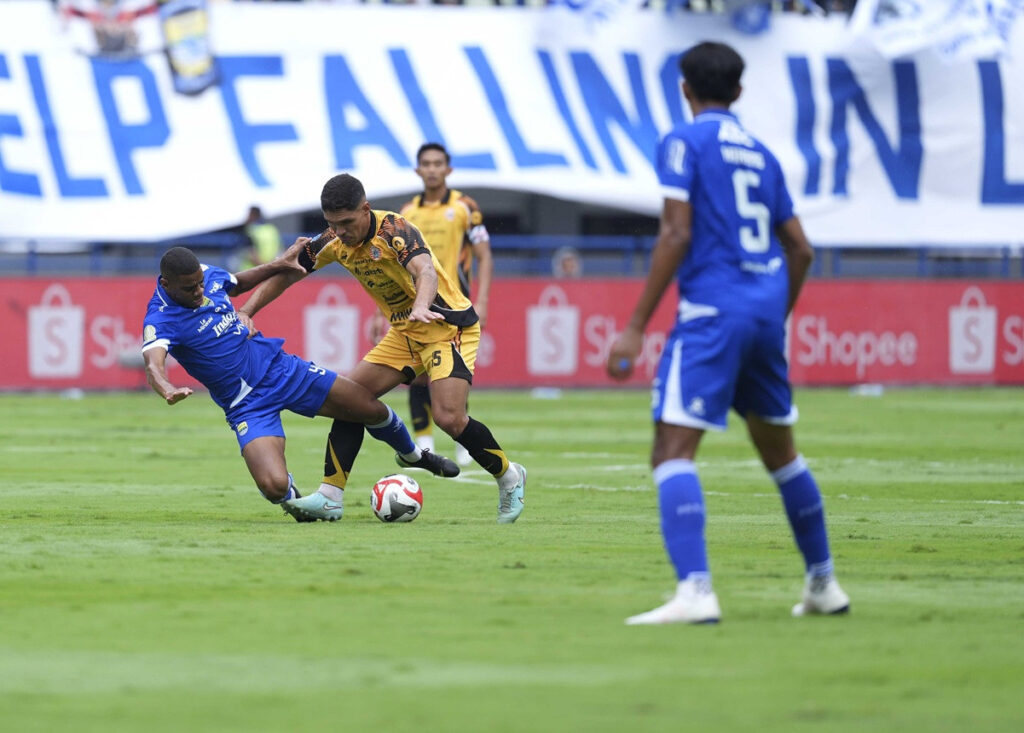 Klasemen Super League: Persib Puncaki, Arema Kalahkan Persik