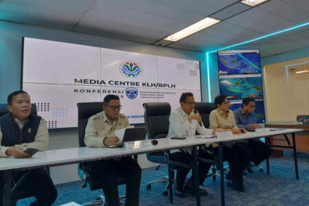 Prabowo cabut izin 28 perusahaan penyebab banjir Sumatra, nasib karyawan?