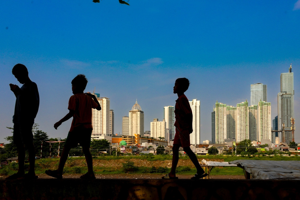 Opini: Ratusan Triliun Masuk Bank, Mengapa Ekonomi Tidak Berkembang?