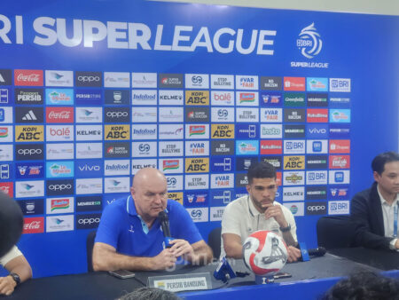 Bojan Hodak Buka Rahasia Persib Kesulitan Hadapi PSBS Biak