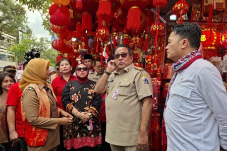 Rano Karno Pantau Persiapan Imlek di Glodok, Soroti Pengaturan Kawasan dan Parkir Liar