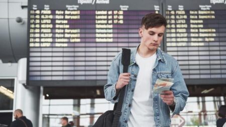 7 Pakaian yang Harus Dihindari Saat Naik Pesawat