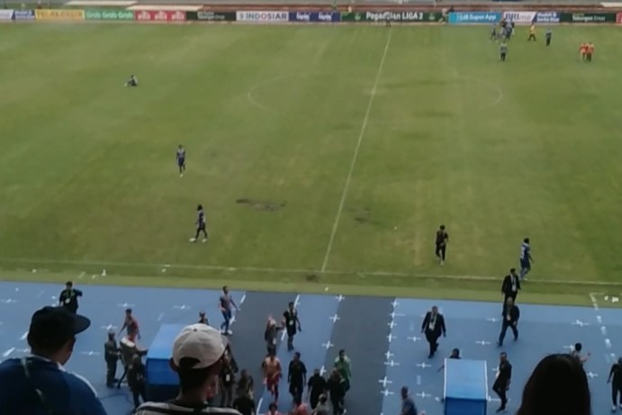 Kritik Mentalitas Pemain Tridatu dalam Hasil Imbang 3-3 Lawan Semen Padang di Stadion Dipta