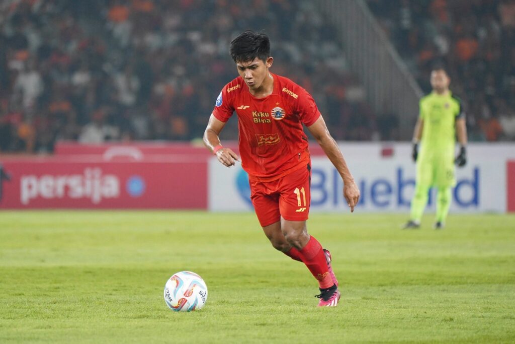 Hasil Panas GBLA: Persib Puncaki Klasemen, Persija Dikartu Merah