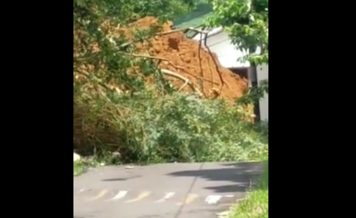 Proyek Minisoccer Cisempur di Kaki Gunung Geulis Terancam Longsor