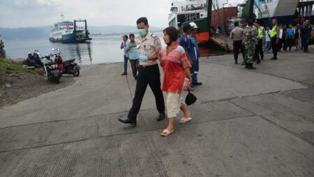 Wanita Batang Langsung Terjun ke Laut dari Kapal di Gilimanuk, Miras Ditemukan dalam Tasnya