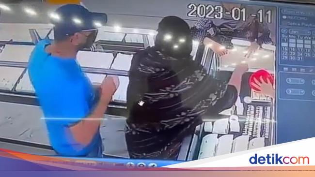 Komplotan Pencuri Gasak 5 Gelang Emas di Toko Ngawi, Rugi Rp90 Juta