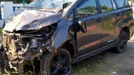 Toyota Innova Tabrak Tiang Listrik di Lampung, 1 Tewas 3 Luka