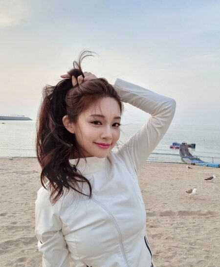 Sinopsis & Nonton Love Me Eps 7-8: Lee Si Woo dan Dahyun TWICE Bicara dengan Hati Berat