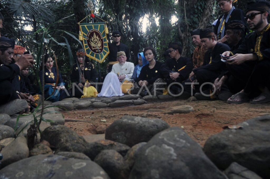 Kim Jong Un Bawa Putrinya Ziarah ke Makam Leluhur