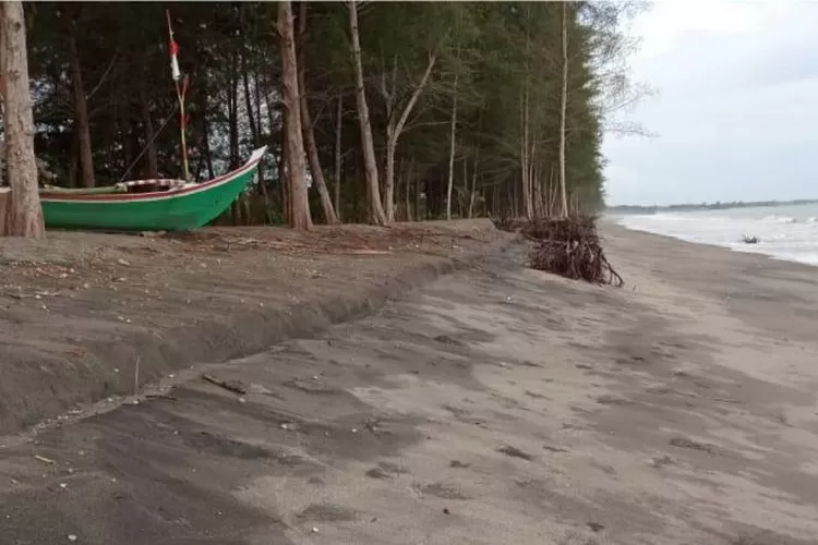 Wisata Hemat: Menikmati “Golden Hour” di Pantai Kuranji