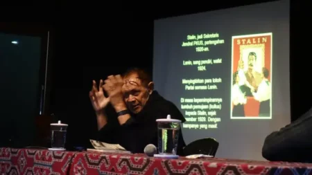 Siapa Kelompok The Fifth Column? Pelaku Teror Ketua BEM UGM Menurut Rocky Gerung