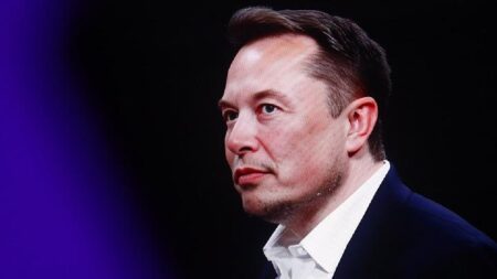 Elon Musk Kembangkan AI di Luar Angkasa