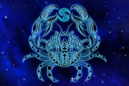 Ramalan Zodiak Cancer 4 Februari 2026: Cinta, Karir, Kesehatan, dan Keuangan